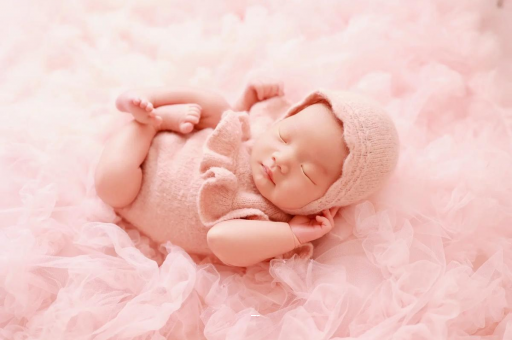 乐清宝宝吃手是饿了吗